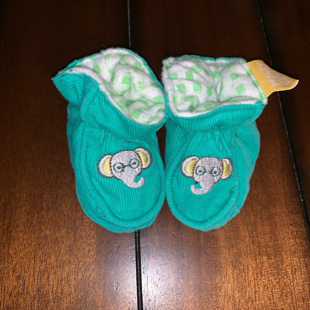 2/$10 NWT green elephant infant slippers 0-3months
